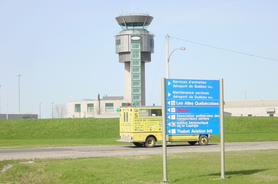 e_tour_de_l_aeroport_de_jean_lesage.jpg