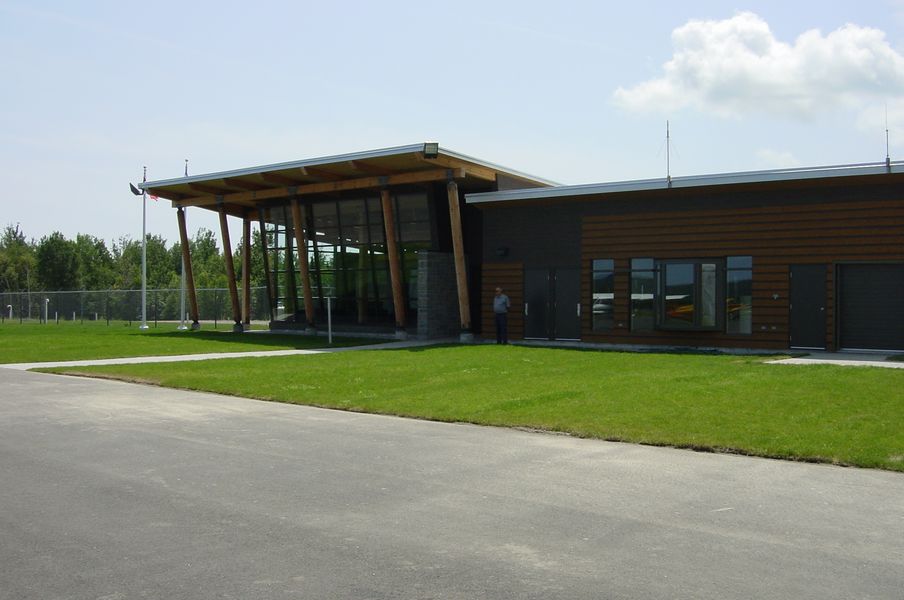 e_aerodrome_charlevoix_elev_977ft.jpg